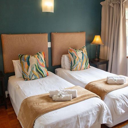 Gibson Place Vrede Luaran gambar