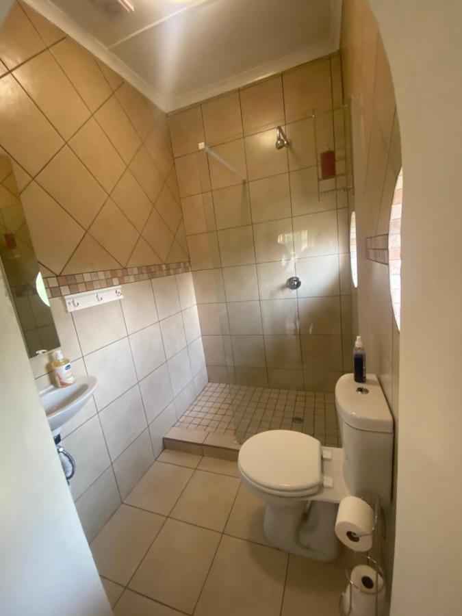 Gibson Place Vrede Luaran gambar