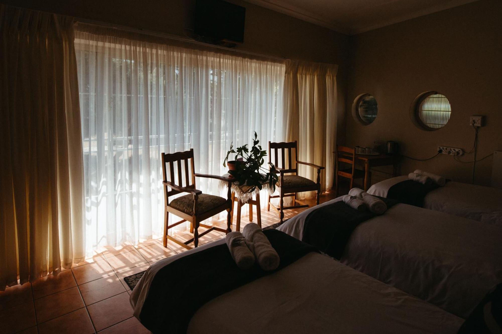 Gibson Place Vrede Luaran gambar