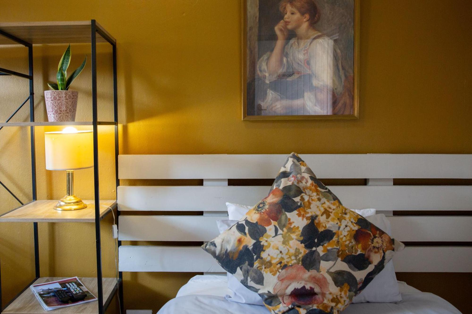 Gibson Place Vrede Luaran gambar